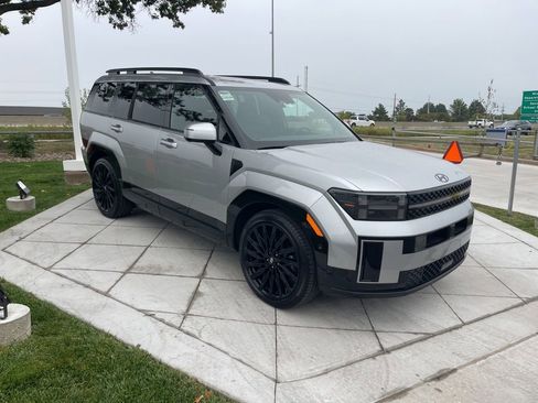 Certified 2025 Hyundai Santa Fe Calligraphy w/ Tow & Go Package image 2