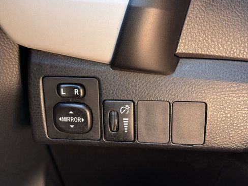 Used 2018 Toyota Corolla LE w/ LE Premium Package w/Moonroof FWD image 17