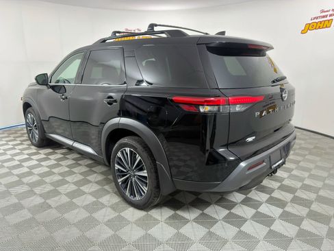 New 2026 Nissan Pathfinder Platinum FWD image 3