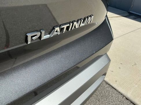 Used 2025 Nissan Pathfinder Platinum FWD image 6