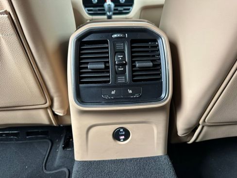 Used 2025 Porsche Macan image 37