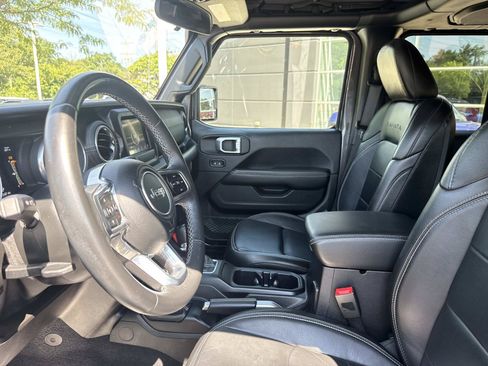 Used 2018 Jeep Wrangler Unlimited Sahara AWD/4WD image 21