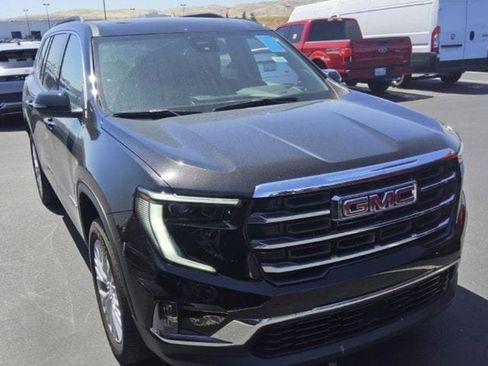 Used 2024 GMC Acadia Elevation FWD image 2