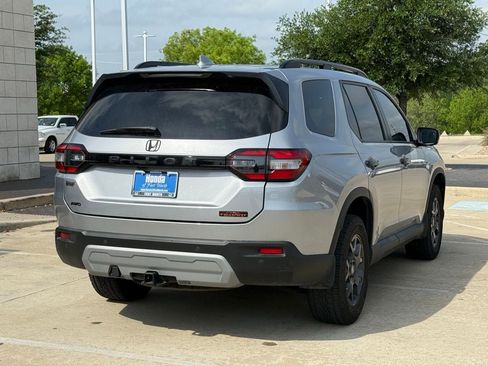 Used 2025 Honda Pilot TrailSport image 6