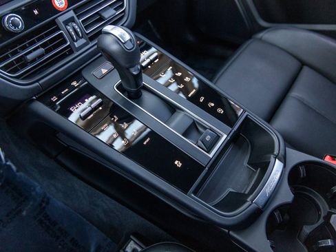 Certified 2024 Porsche Macan image 37