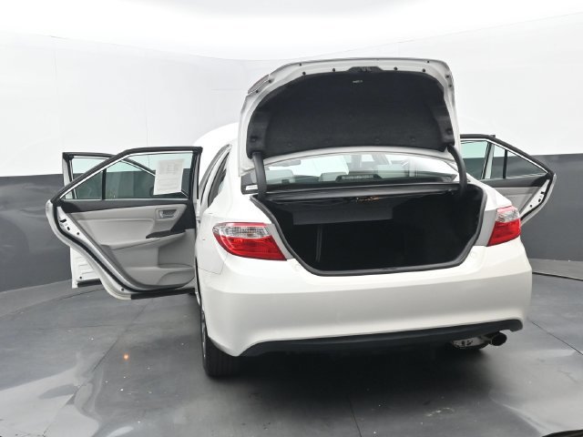 Used 2017 Toyota Camry XLE w/ Moonroof Package FWD image 35