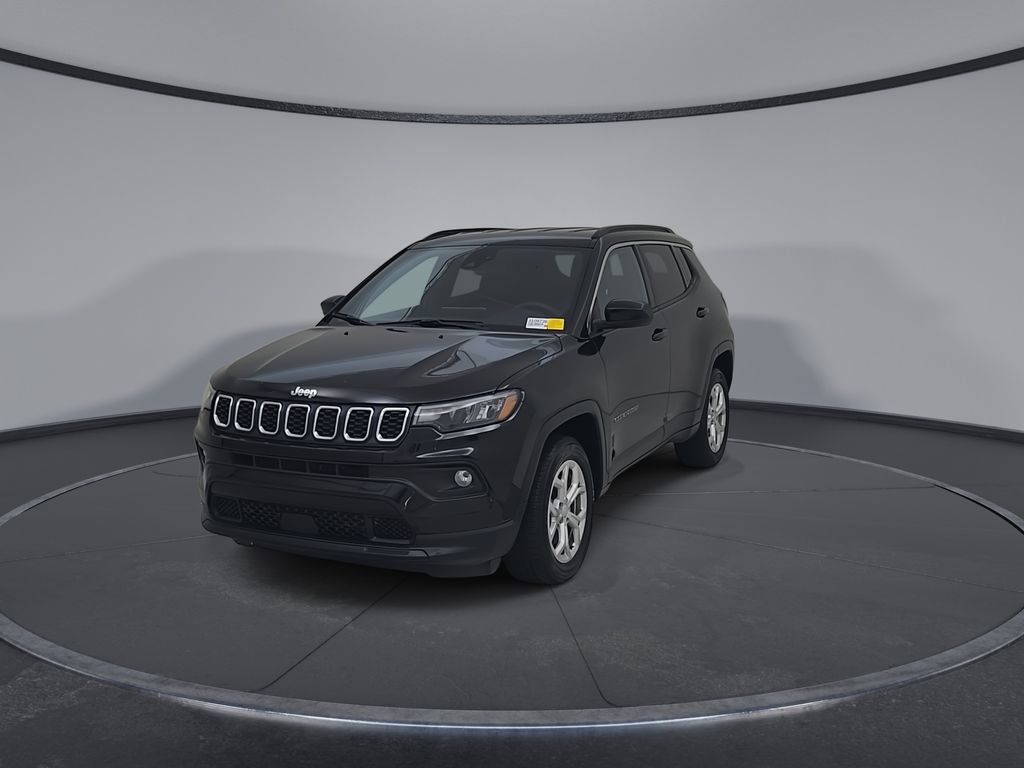 Used 2024 Jeep Compass Latitude AWD/4WD image 7