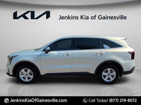 New 2026 Kia Sorento LX FWD image 9