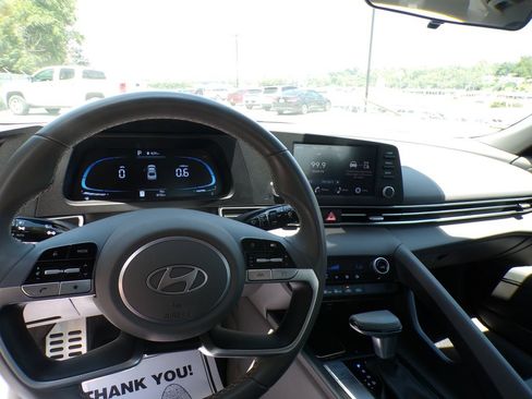 Used 2025 Hyundai Elantra Sport FWD image 10