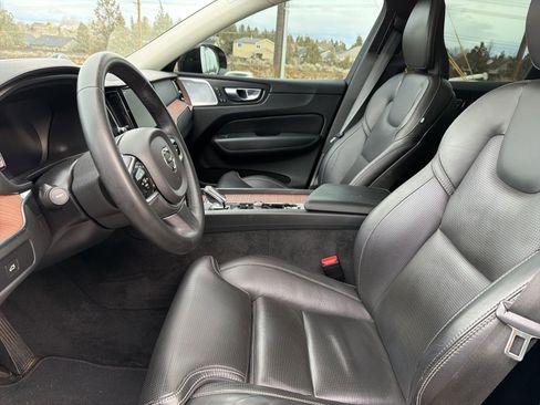 Used 2023 Volvo XC60 B5 Ultimate image 12
