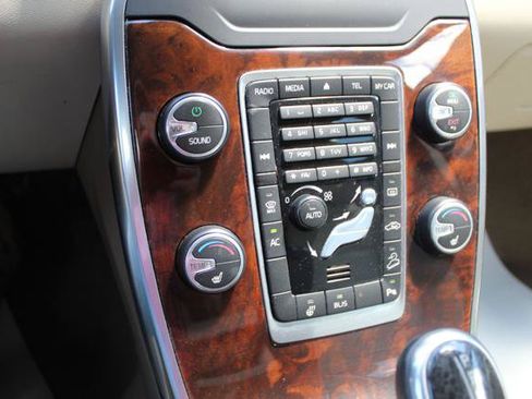 Used 2015 Volvo XC70 T6 AWD/4WD image 18
