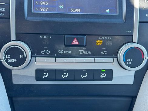 Used 2013 Toyota Camry LE image 11