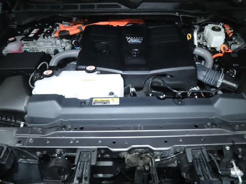 Used 2024 Toyota Tundra Platinum AWD/4WD image 37