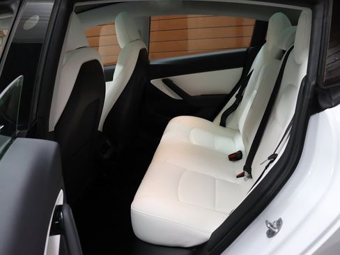 Used 2020 Tesla Model 3 Performance image 39