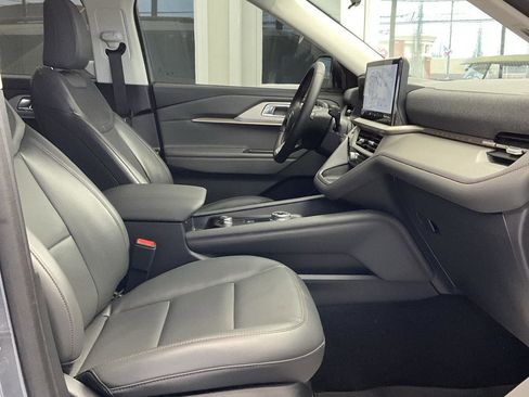 Used 2025 Ford Explorer Active w/ Active Comfort Package image 10