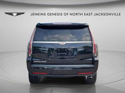 Used 2020 Cadillac Escalade Premium Luxury RWD image 3