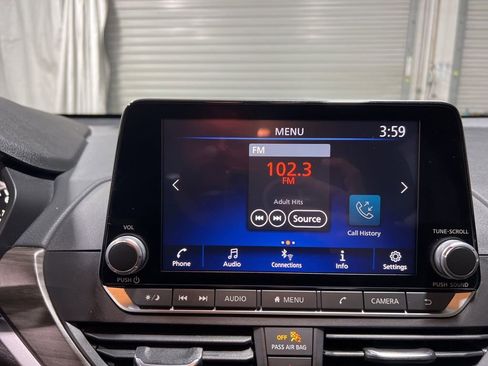 Used 2025 Nissan Altima 2.5 SV FWD image 29