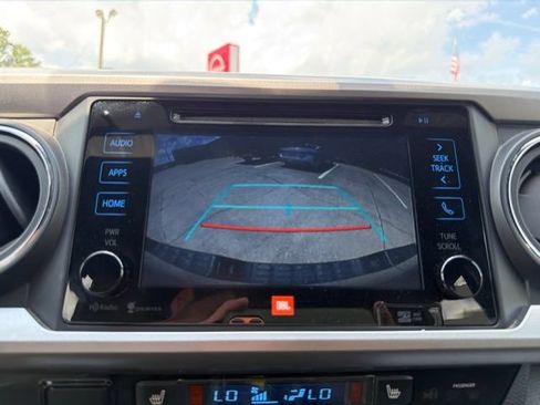 Used 2016 Toyota Tacoma Limited w/ Towing Package AWD/4WD image 27