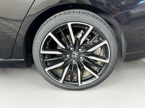 Used 2023 Honda Accord Touring image 11