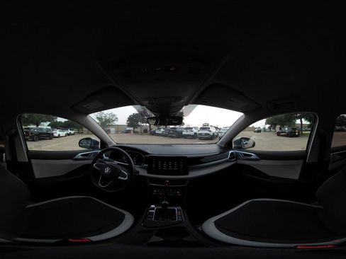 Used 2025 Volkswagen Taos SE FWD image 42