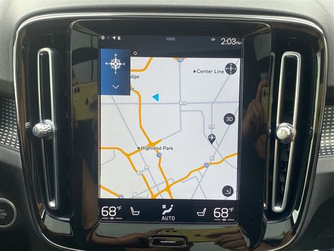 Used 2021 Volvo XC40 T5 R-Design image 36