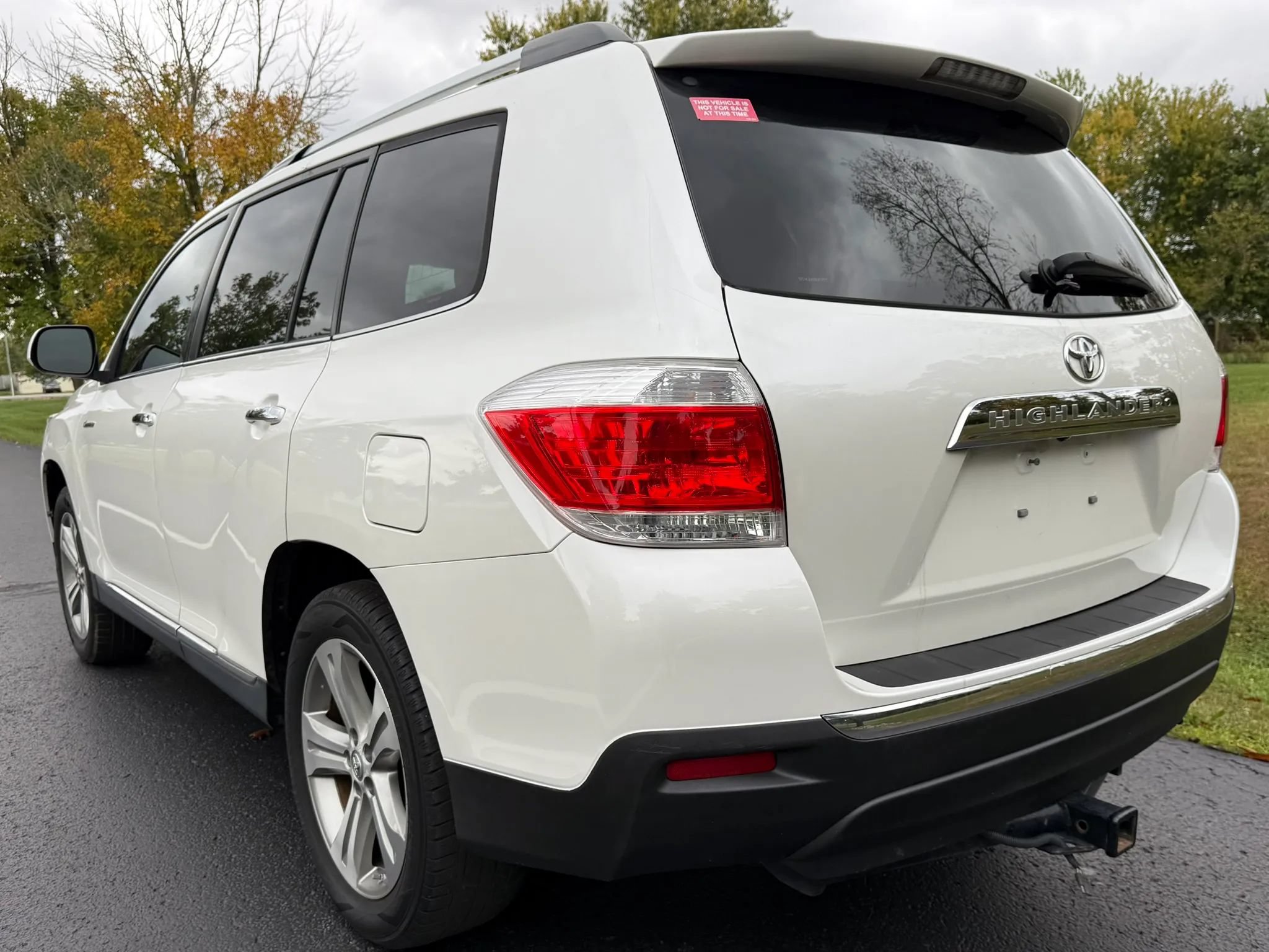 Used 2011 Toyota Highlander Limited w/ Tow Pkg FWD image 13