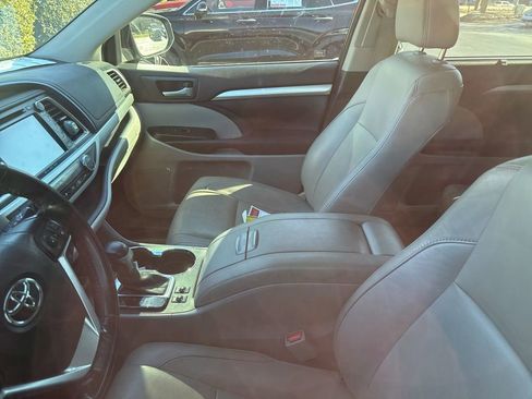 Used 2017 Toyota Highlander XLE image 7