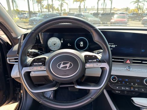 Used 2024 Hyundai Elantra Limited FWD image 10