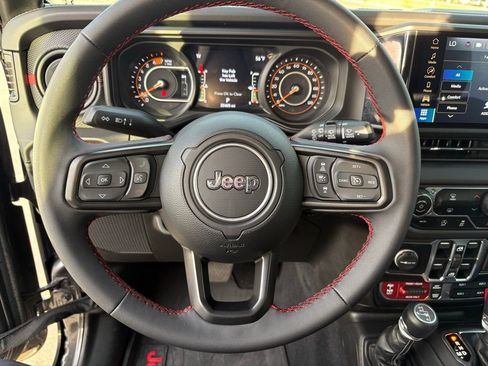 Used 2024 Jeep Wrangler Unlimited Rubicon image 23