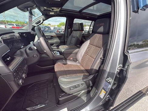 New 2026 Chevrolet Suburban High Country AWD/4WD image 13