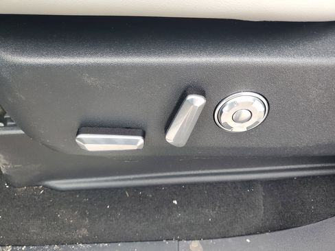 New 2026 Lincoln Navigator Reserve w/ Jet Appearance Package image 13