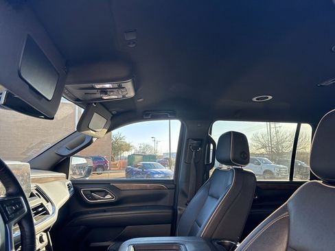 Used 2023 Chevrolet Suburban Premier image 10