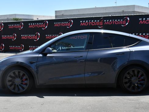 Used 2022 Tesla Model Y Performance AWD/4WD image 4