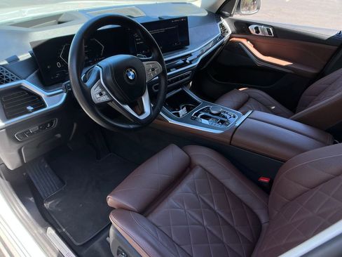 Used 2023 BMW X7 xDrive40i w/ Premium Package AWD/4WD image 11