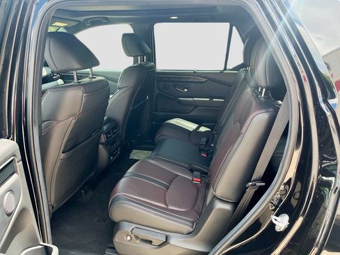 Used 2025 Honda Pilot Black Edition image 26