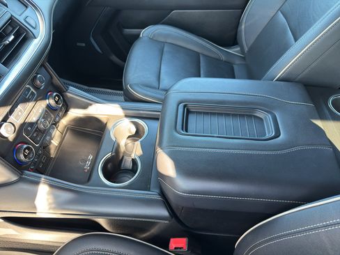 Used 2022 Chevrolet Suburban Premier image 36