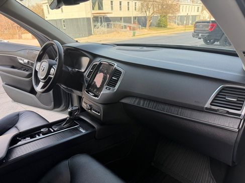 Used 2020 Volvo XC90 T6 Momentum w/ Protection Package Premier image 24