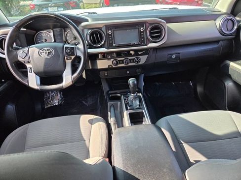 Used 2017 Toyota Tacoma SR5 w/ Tow Package RWD image 12
