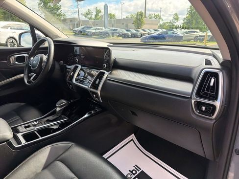 Certified 2023 Kia Sorento SX AWD/4WD image 12