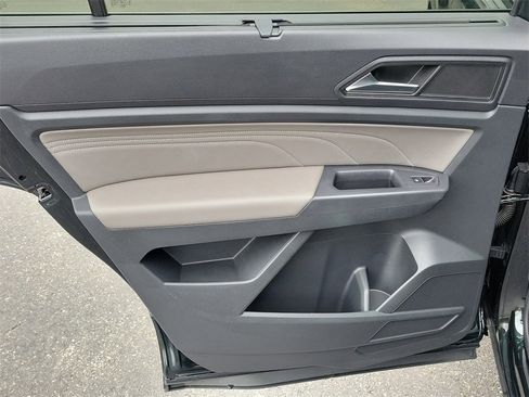 Used 2021 Volkswagen Atlas SE w/ Panoramic Sunroof Package image 9