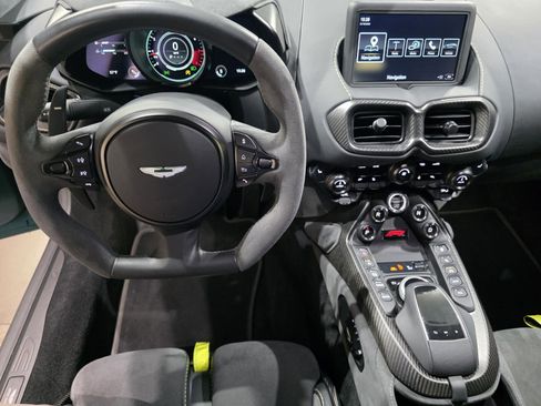 Used 2023 Aston Martin V8 Vantage Coupe image 10