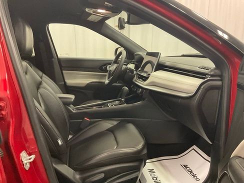 Used 2025 Jeep Compass Limited image 31