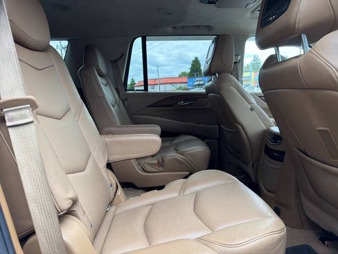 Used 2016 Cadillac Escalade Platinum AWD/4WD image 19