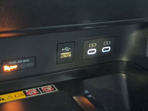 Used 2025 Toyota Camry SE image 30