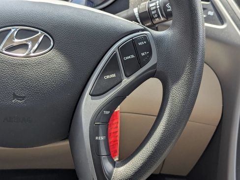 Used 2016 Hyundai Elantra SE FWD image 16