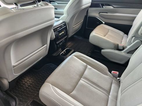Certified 2024 Jeep Wagoneer Series II AWD/4WD image 28