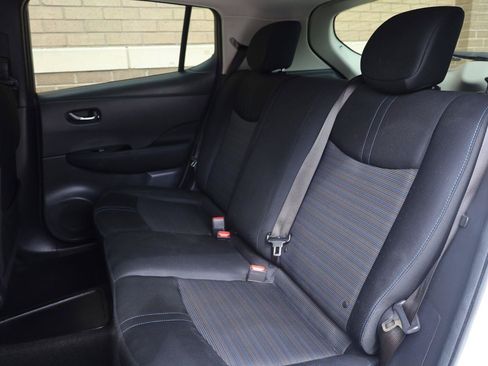 Used 2018 Nissan Leaf SV w/ SV Technology Package FWD image 18