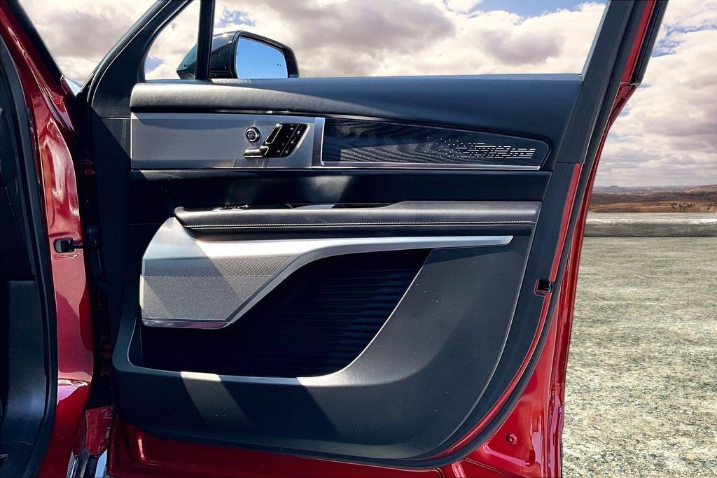 Certified 2026 Cadillac Vistiq Platinum w/ LPO, Floor Liner Package AWD/4WD image 29