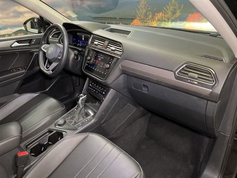 Used 2024 Volkswagen Tiguan SE AWD/4WD image 61