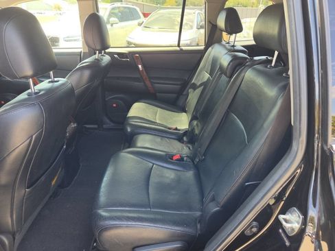 Used 2011 Toyota Highlander Limited w/ Tow Pkg AWD/4WD image 11